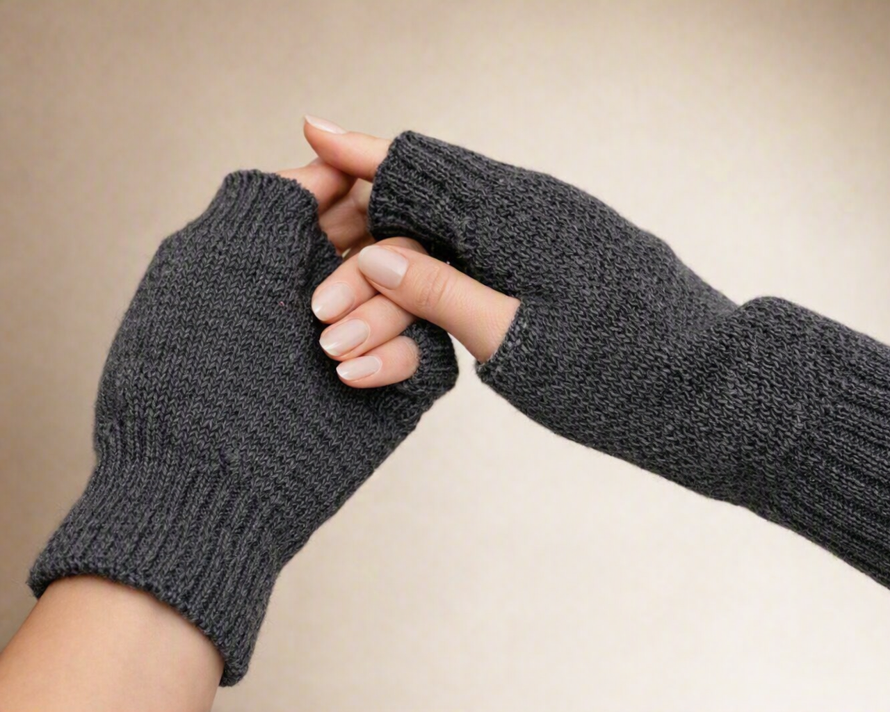 Alpaca Mittens Milk Natural Gray