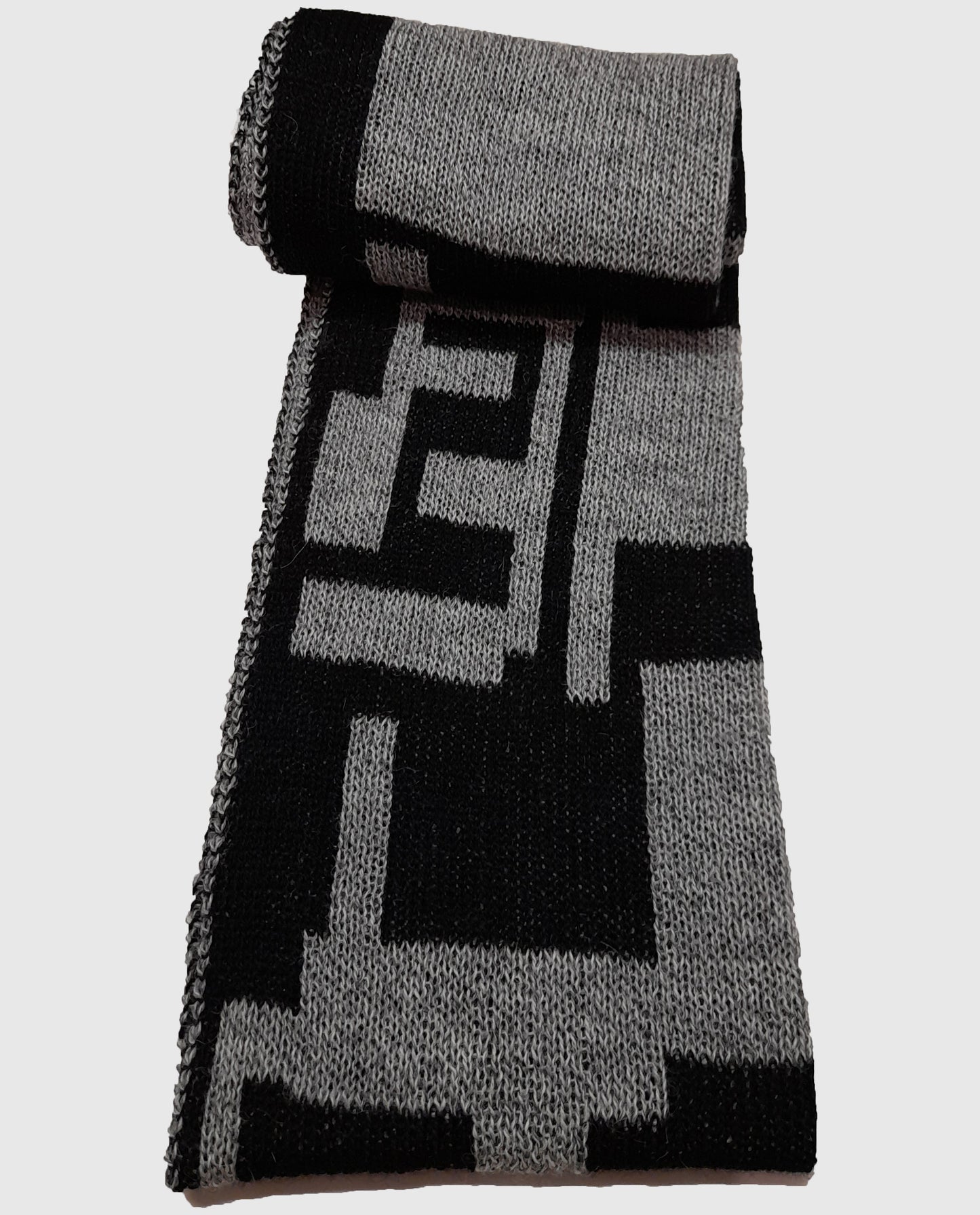 Alpaca Unisex Scarf Labyrinth Design Black/gray