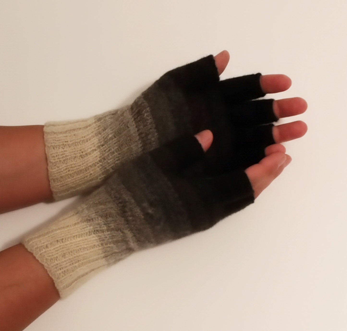 Handmade Alpaca Gloves Natural Gradient Pattern